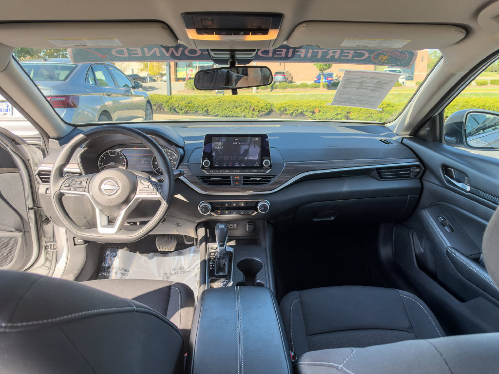 Used 2025 Nissan Altima 2.5 SV FWD image 18