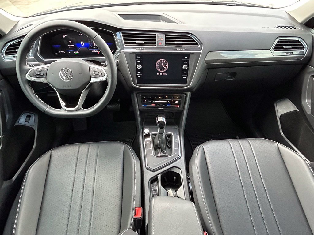 Certified 2023 Volkswagen Tiguan SE w/ Panoramic Sunroof Package FWD image 10