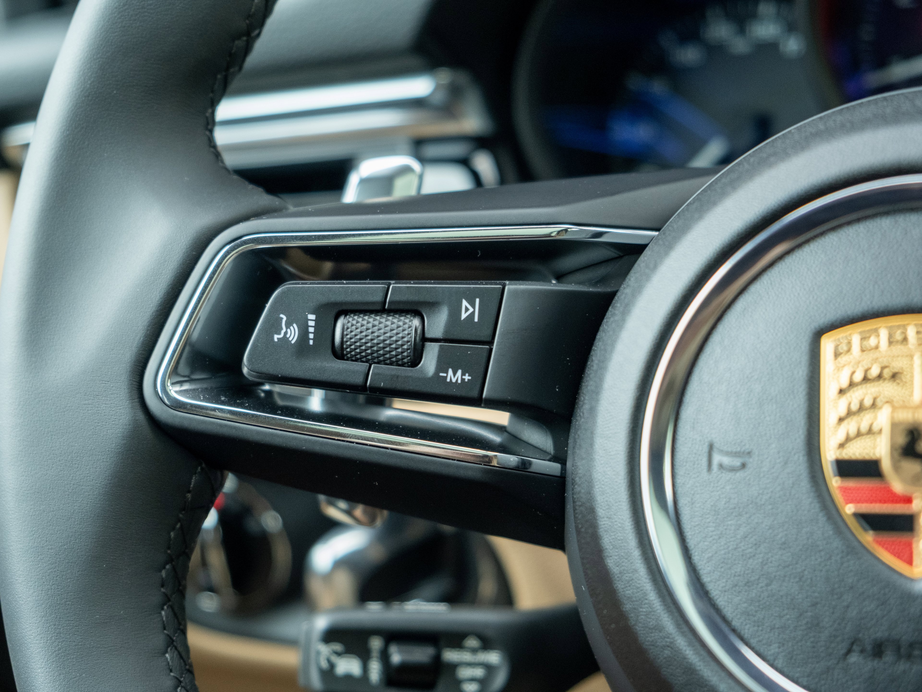 Certified 2025 Porsche Macan image 26