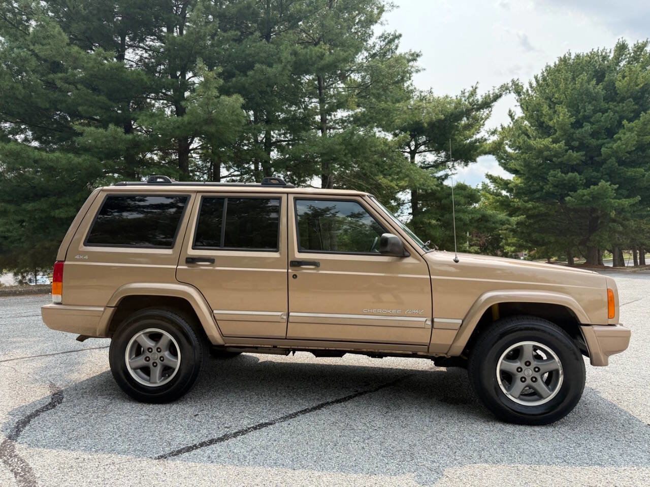 Used 1999 Jeep Cherokee Classic image 9