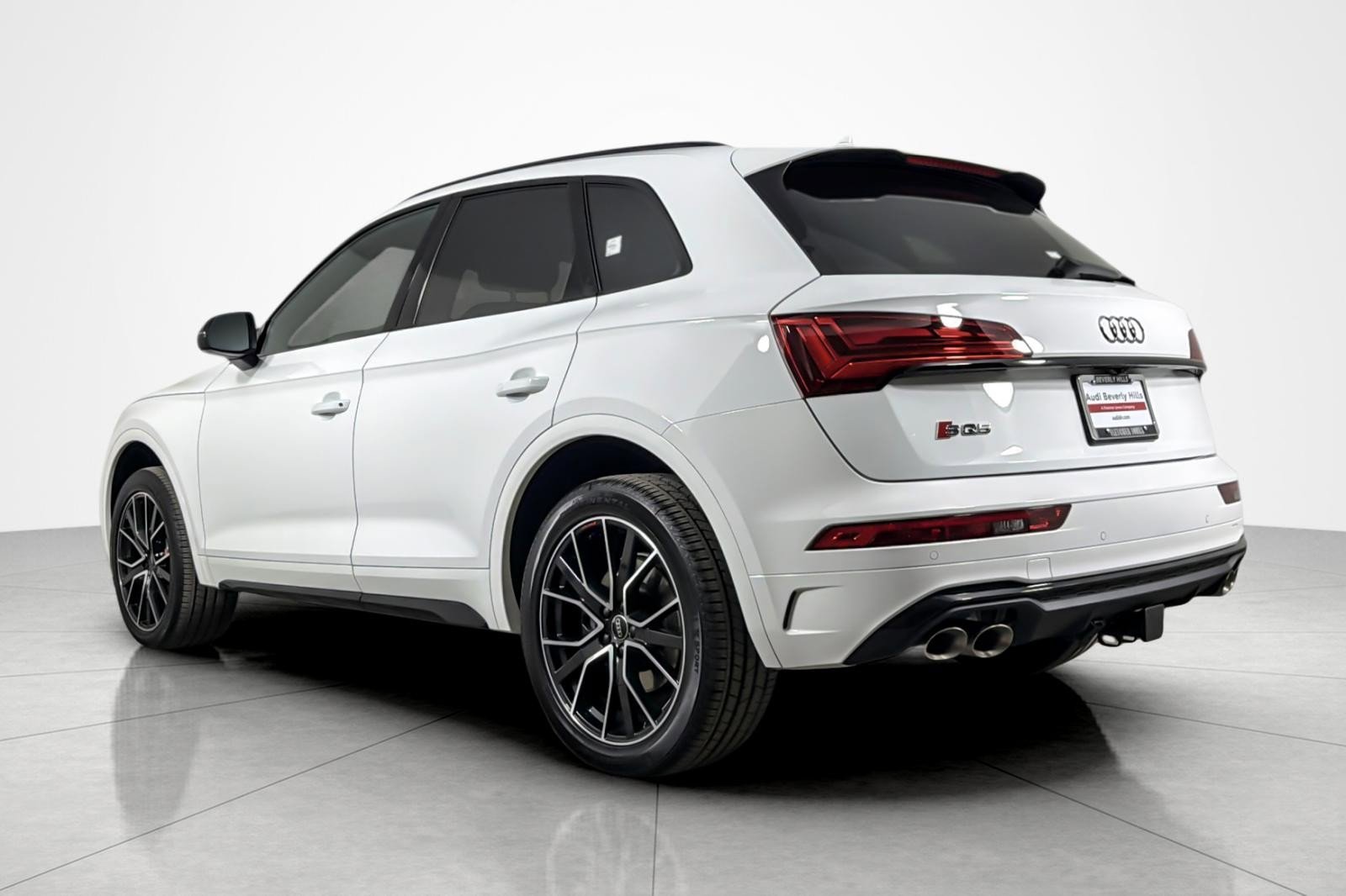 Used 2023 Audi SQ5 Premium Plus w/ Premium Plus Package image 3