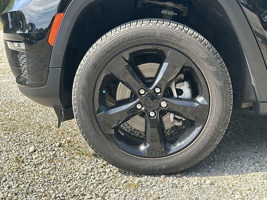 Used 2023 Jeep Grand Cherokee L Limited w/ Black Appearance Package image 11