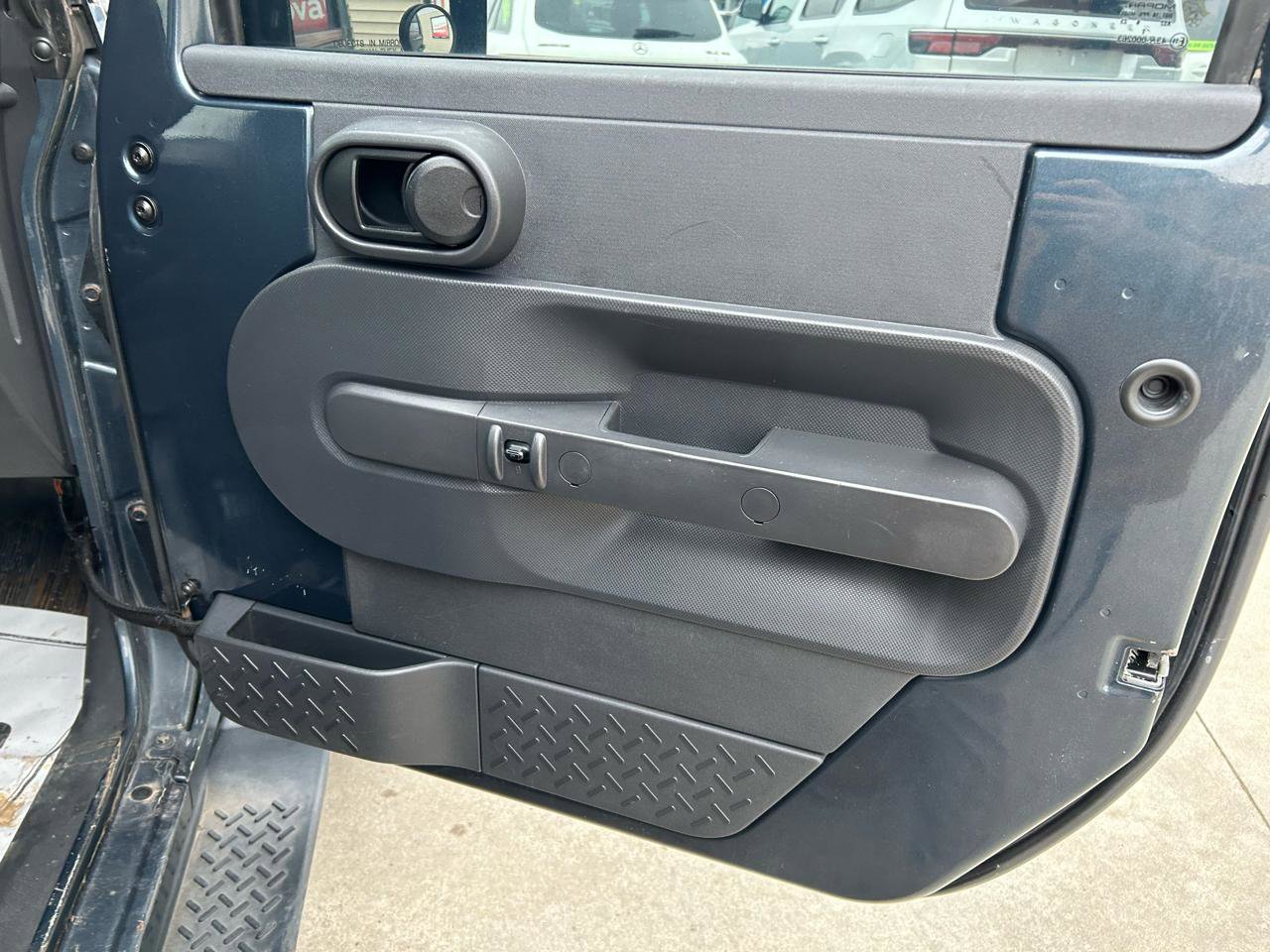 Used 2007 Jeep Wrangler Unlimited Sahara AWD/4WD image 16