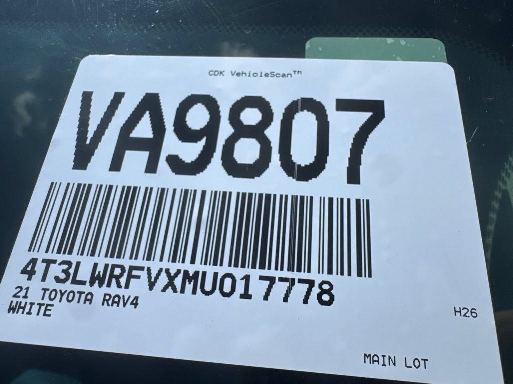 Used 2021 Toyota RAV4 LE AWD/4WD image 17
