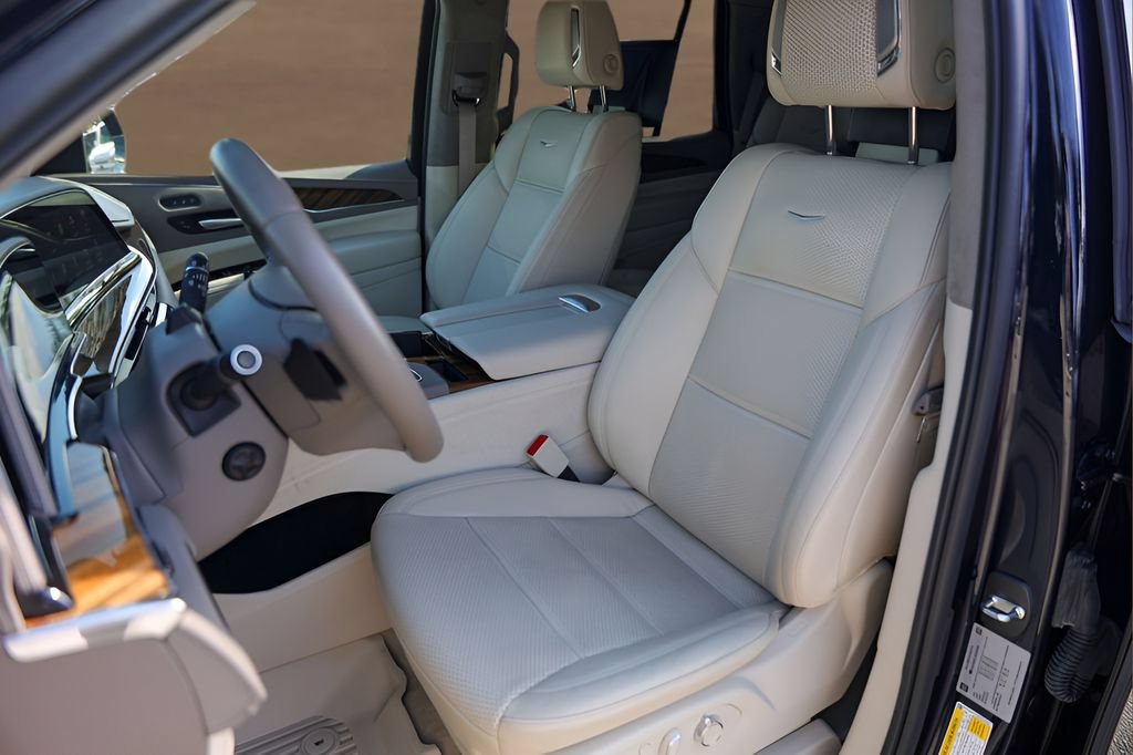 Certified 2024 Cadillac Escalade Premium Luxury Platinum AWD/4WD image 7