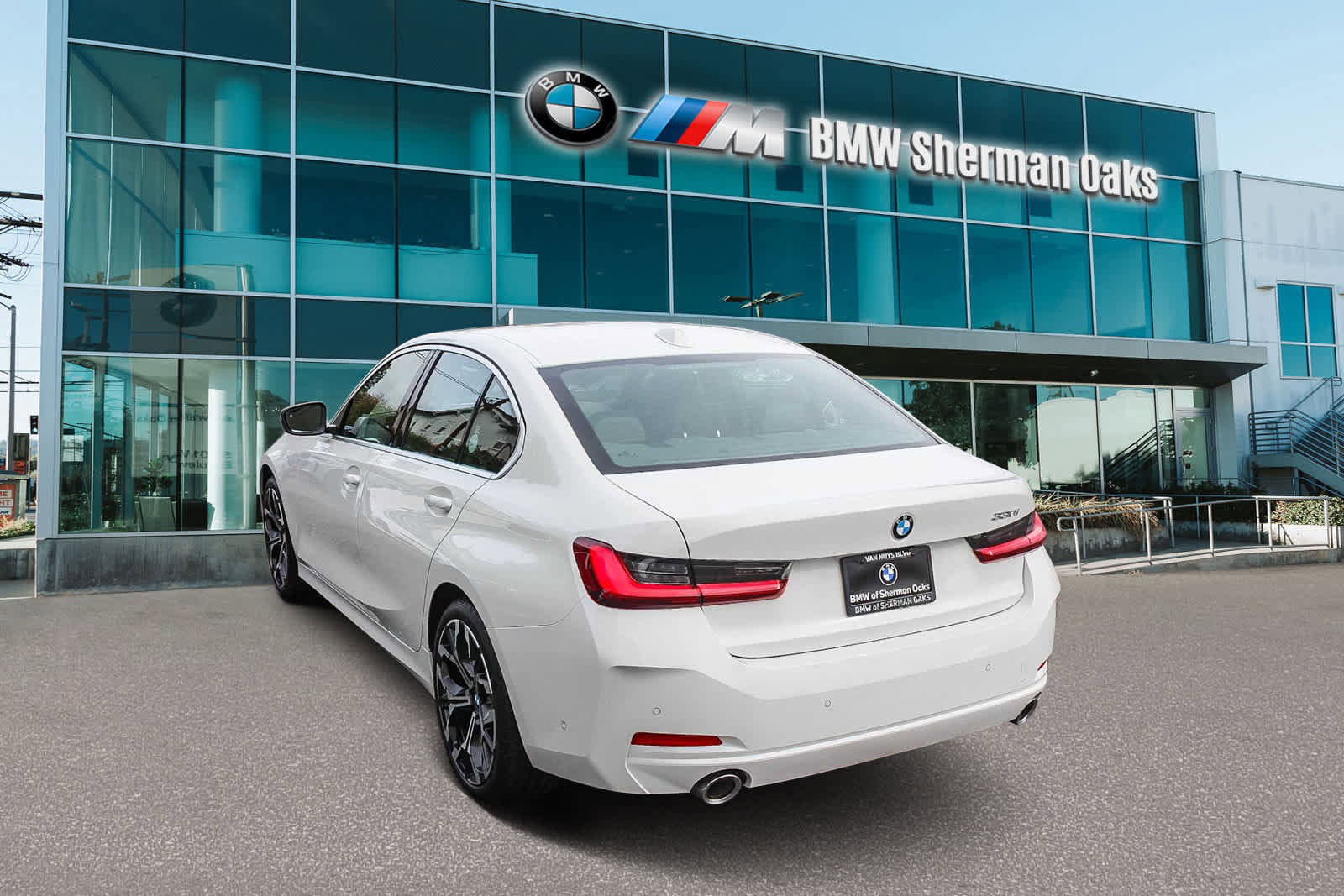 Used 2025 BMW 330i Sedan w/ Convenience Package image 6