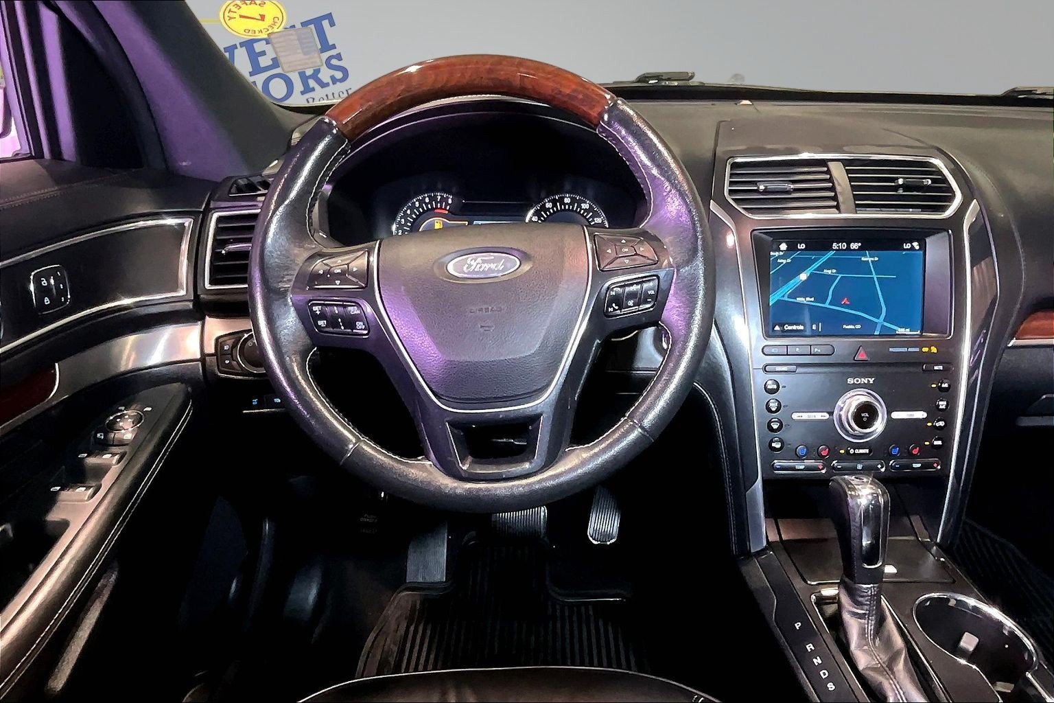 Used 2019 Ford Explorer Platinum AWD/4WD image 9