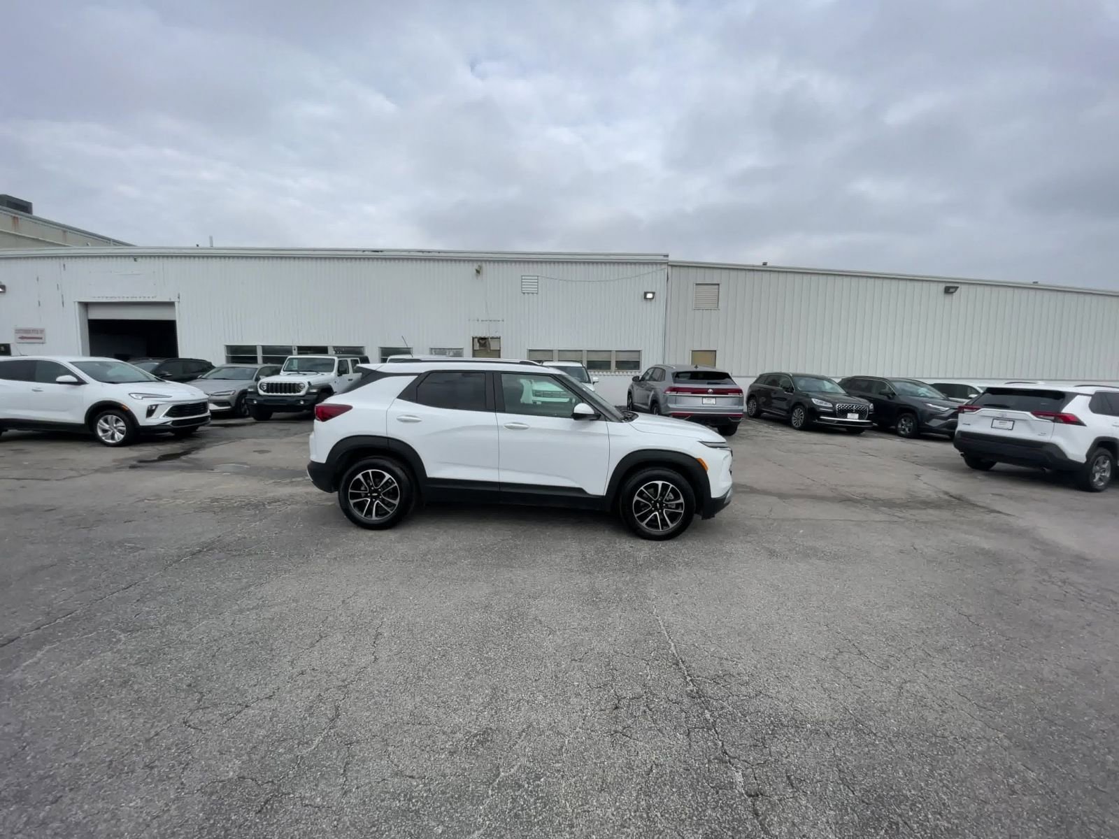 Used 2025 Chevrolet TrailBlazer LT image 16