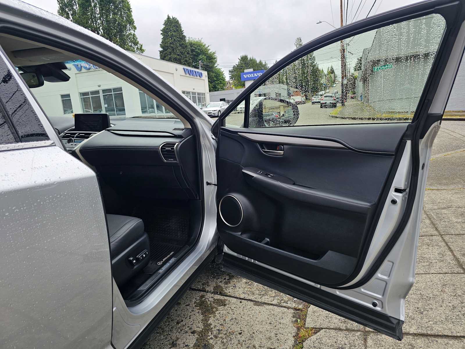 Used 2018 Lexus NX 300h AWD w/ Premium Package image 10