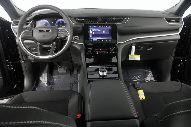 New 2025 Jeep Grand Cherokee Laredo image 10