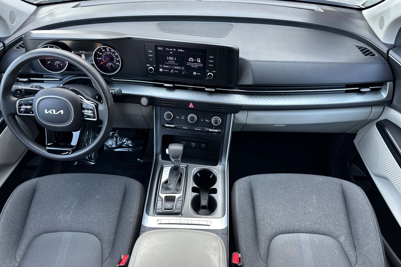 Used 2022 Kia Carnival LX image 13