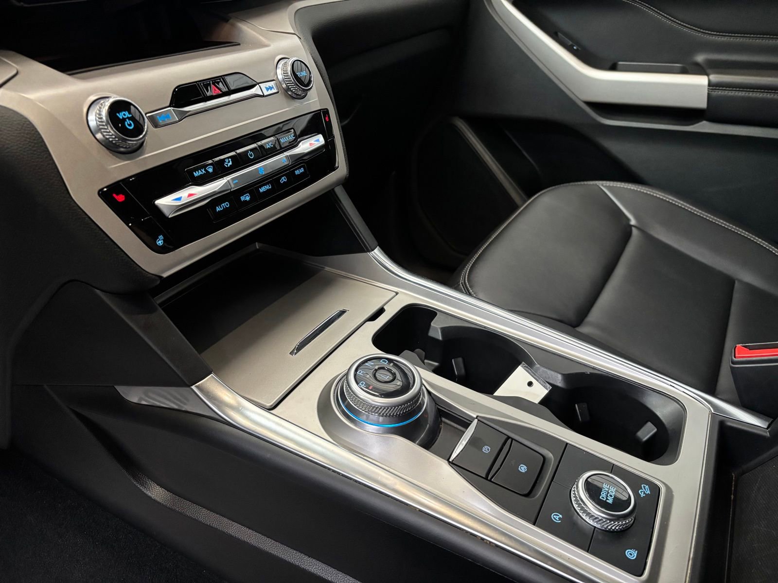 Used 2023 Ford Explorer XLT w/ Equipment Group 202A image 20