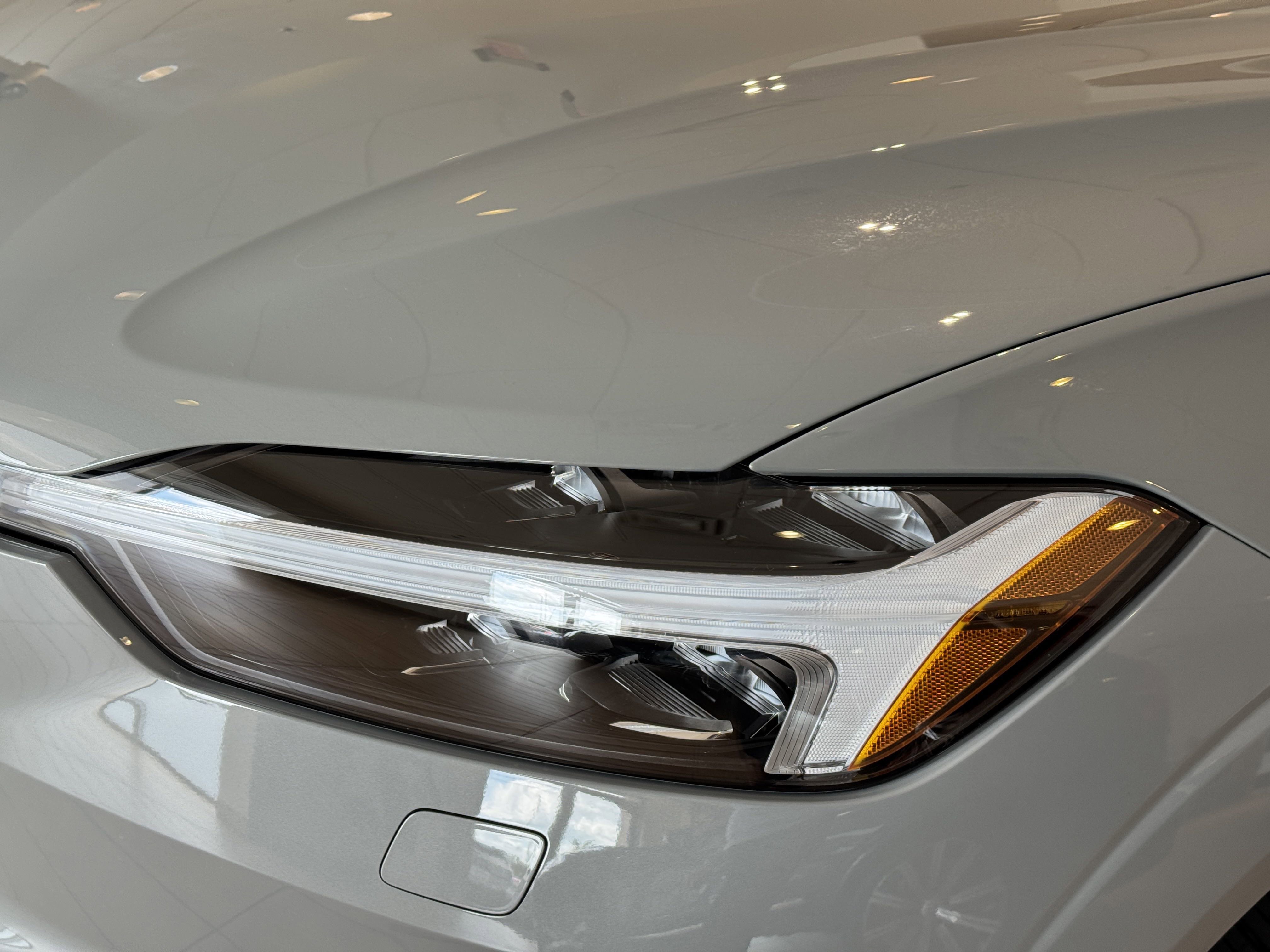 New 2026 Volvo XC60 B5 Ultra w/ Climate Package image 8