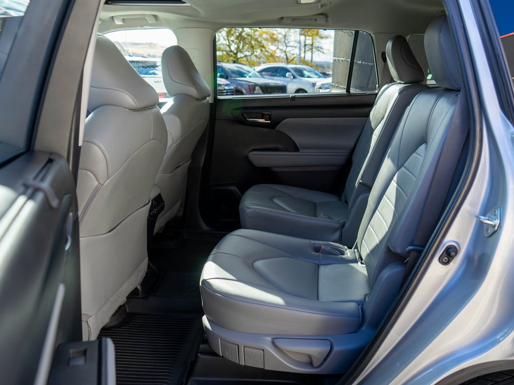 Used 2023 Toyota Highlander L image 14