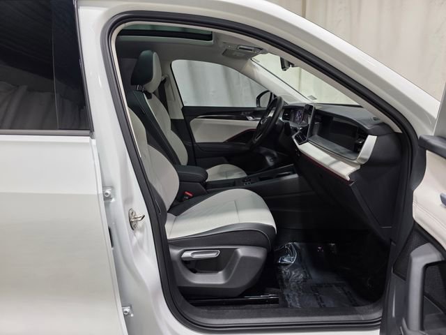 Certified 2025 Volkswagen Tiguan SE image 34