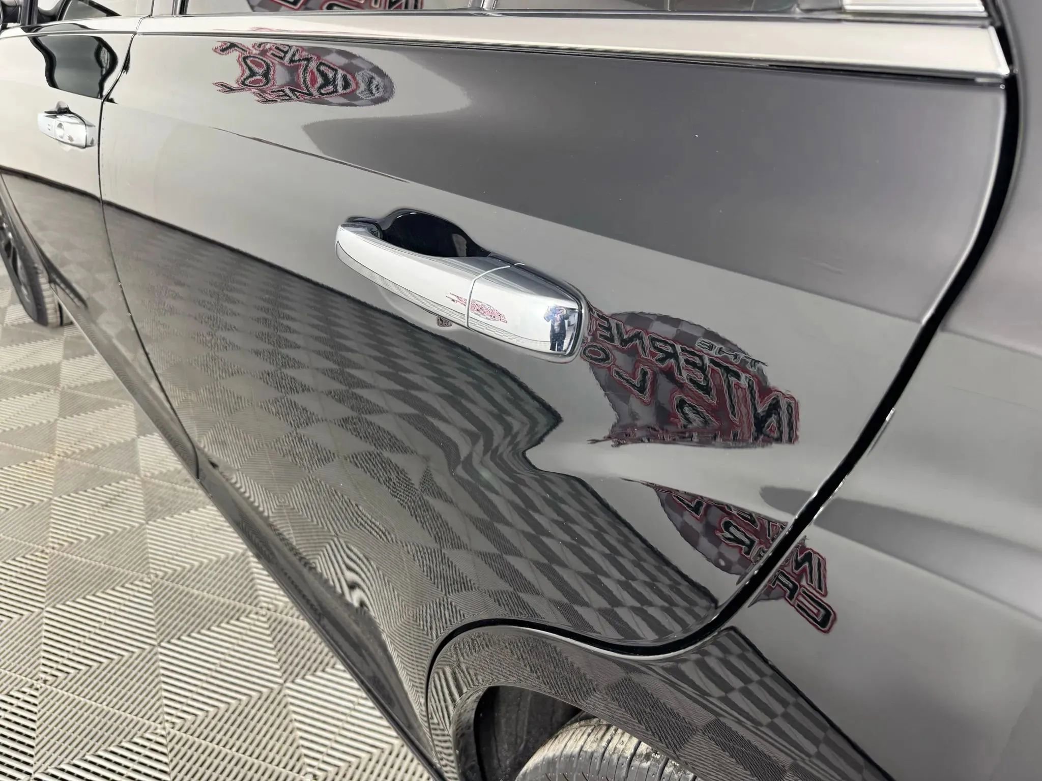 Used 2018 Chrysler 300 Limited image 26