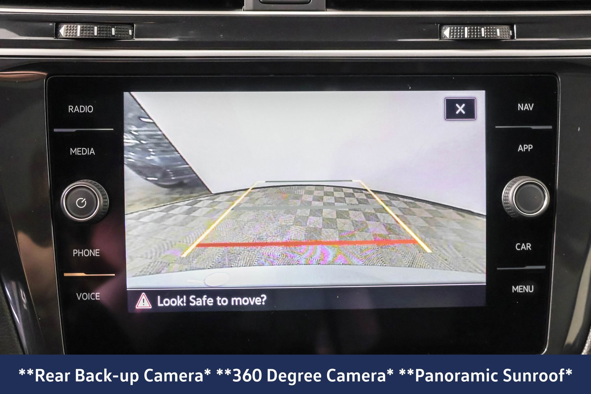 Used 2024 Volkswagen Tiguan SEL R-Line image 8