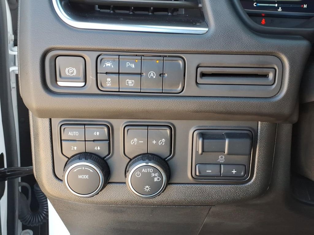 Certified 2024 Chevrolet Suburban RST w/ Luxury Package image 23