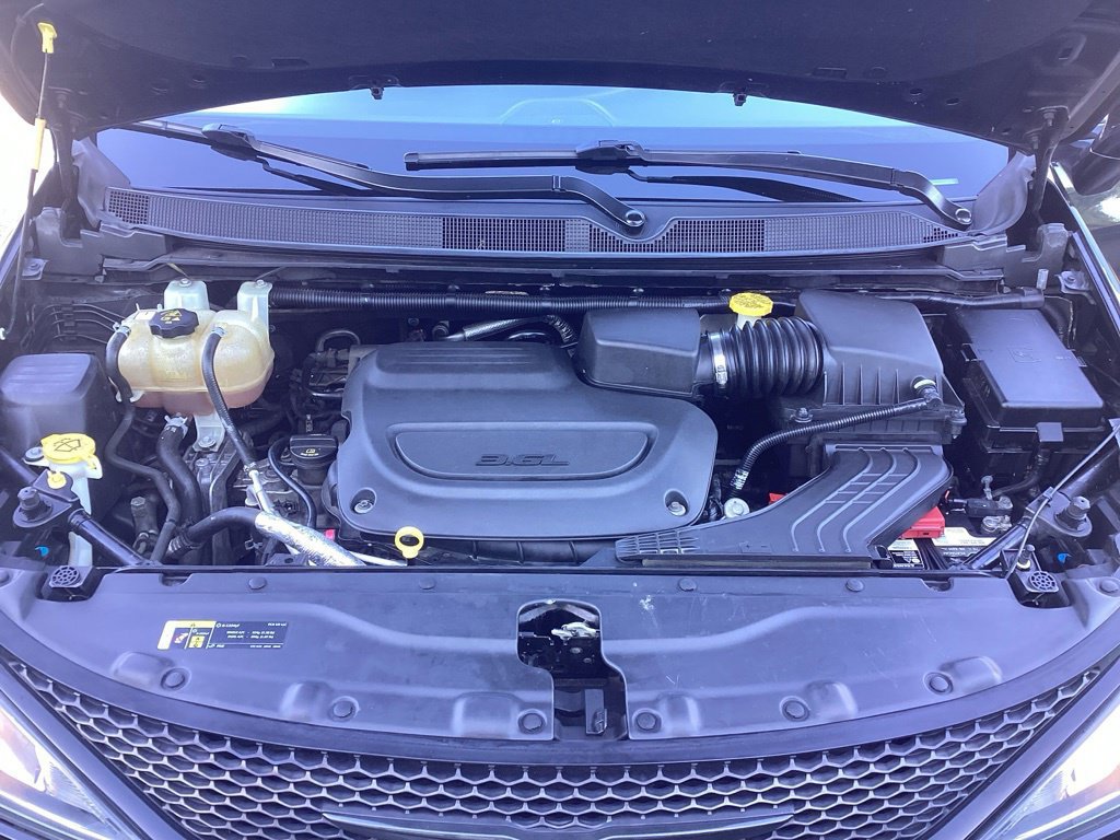 Used 2019 Chrysler Pacifica Touring-L w/ S Appearance Package FWD image 31