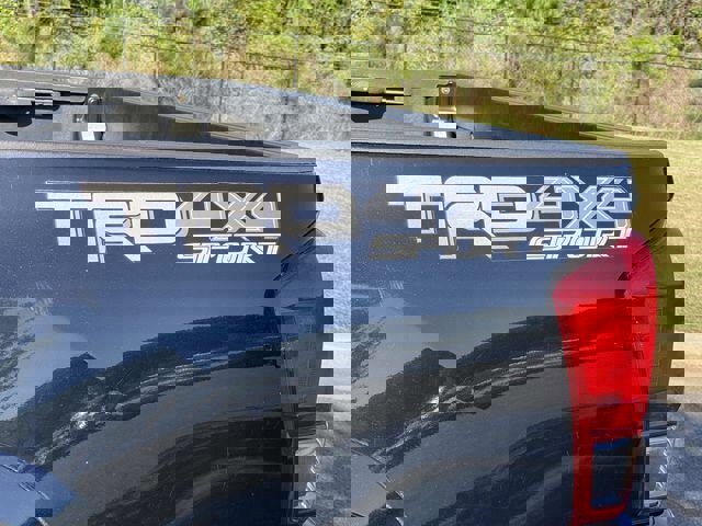 Used 2017 Toyota Tacoma TRD Sport w/ Tow Package (A/T) image 13