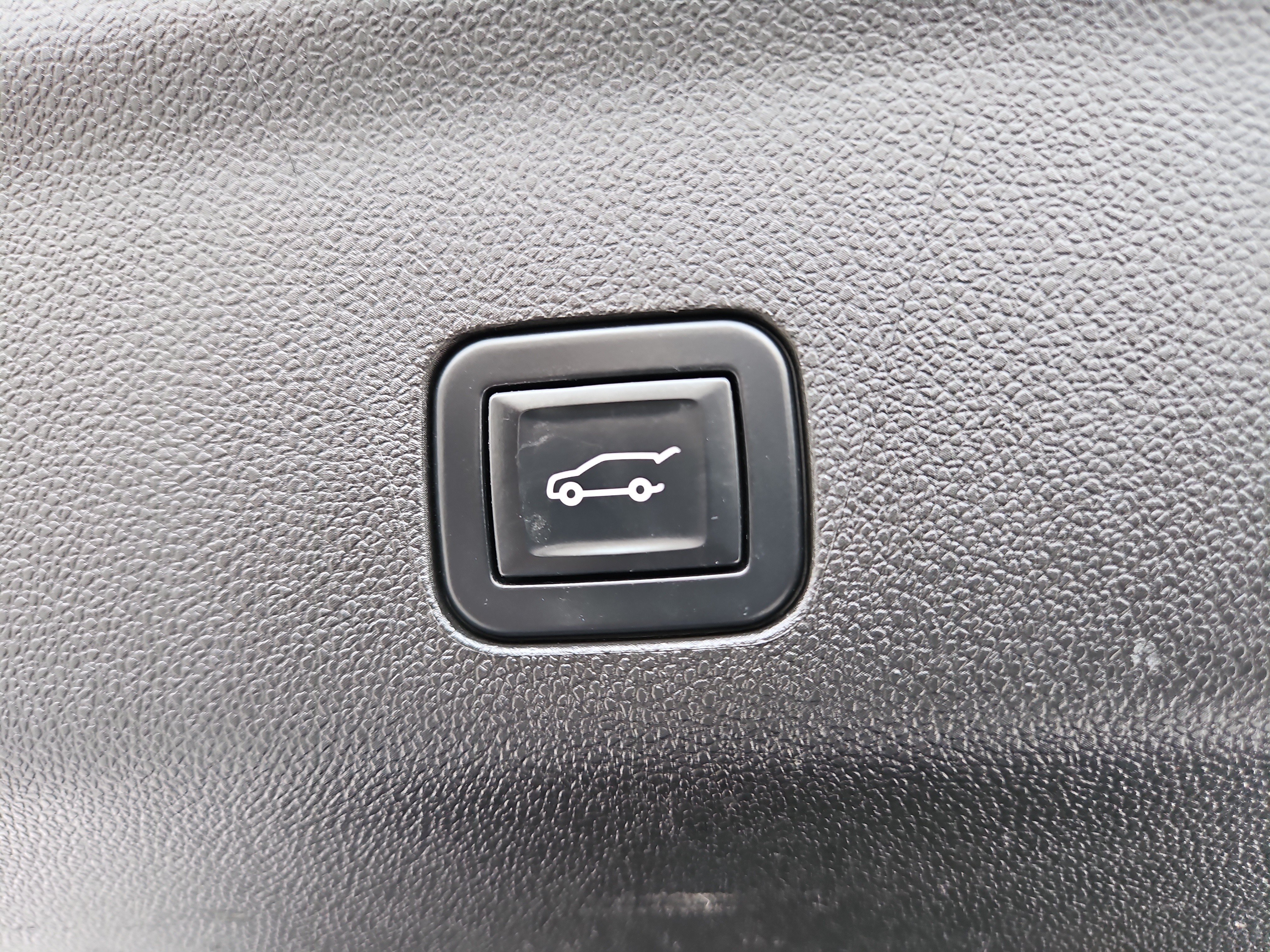 Used 2022 Chevrolet Suburban LT AWD/4WD image 8
