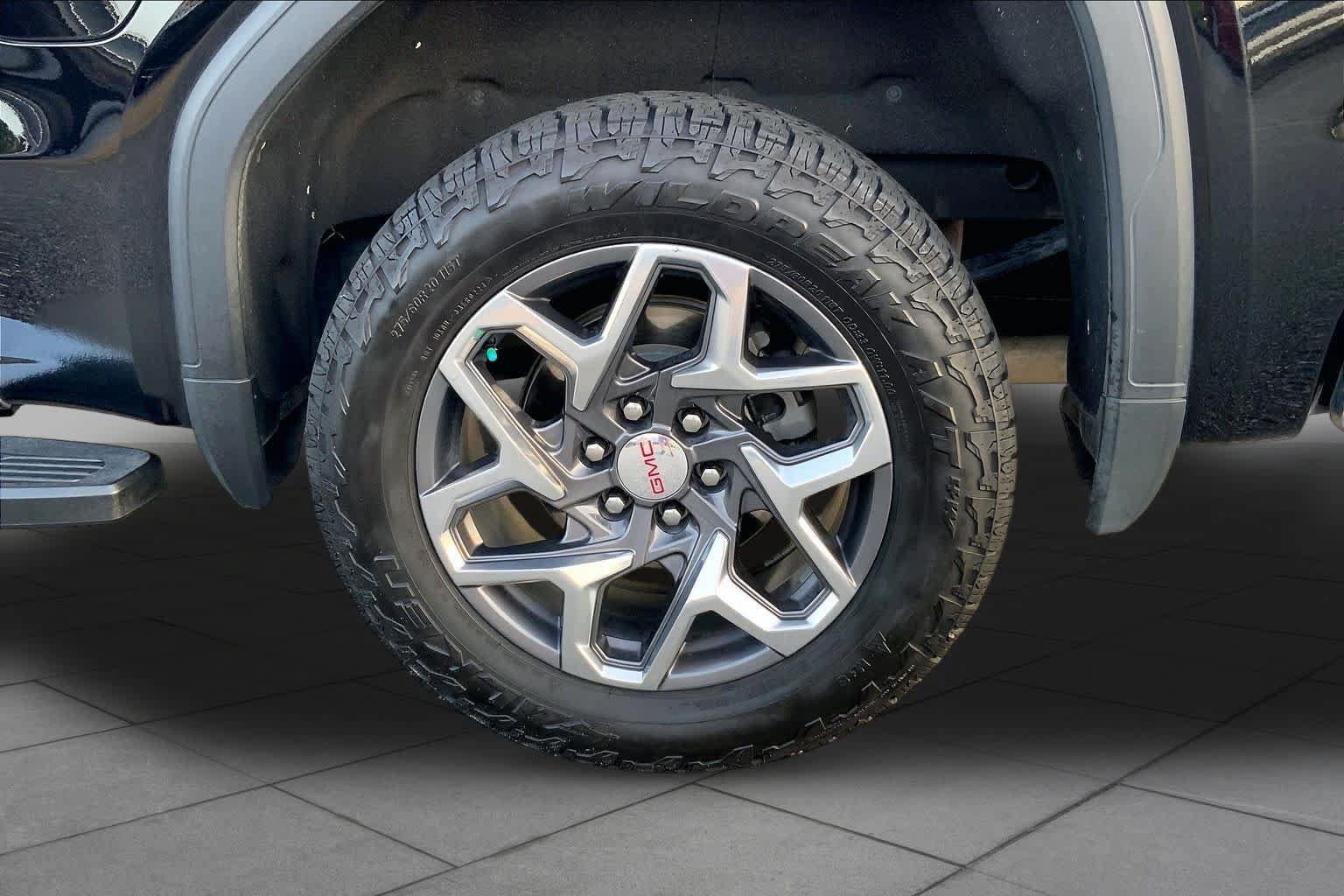 Used 2023 GMC Sierra 1500 SLT w/ SLT Premium Package AWD/4WD image 11