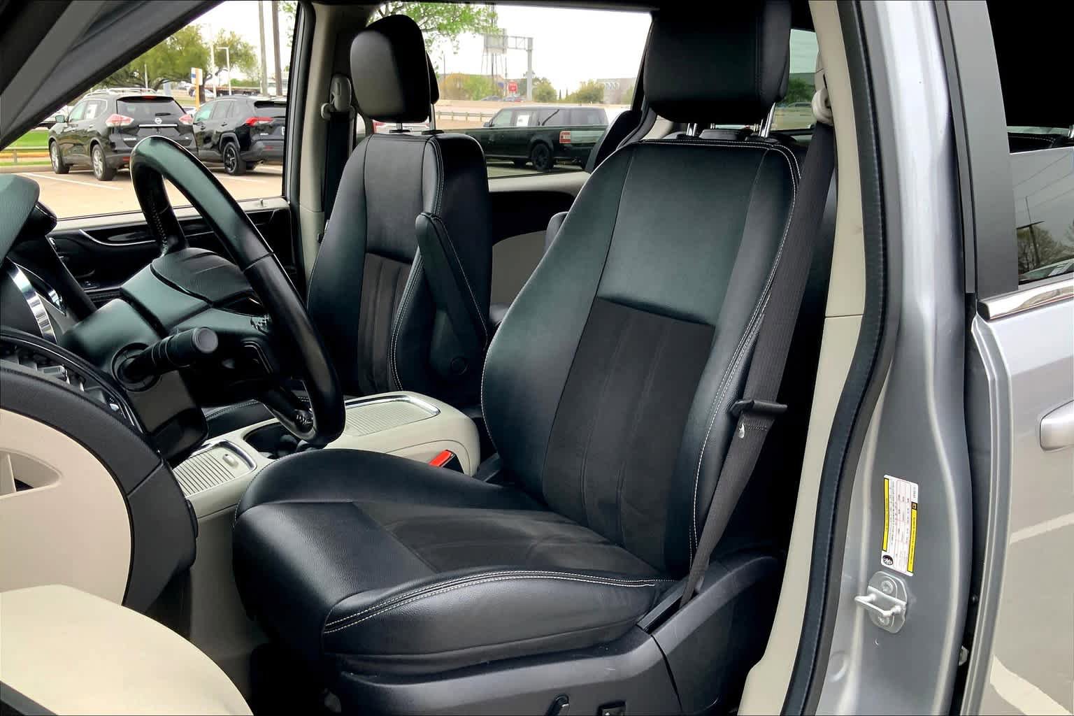 Used 2020 Dodge Grand Caravan SXT image 7
