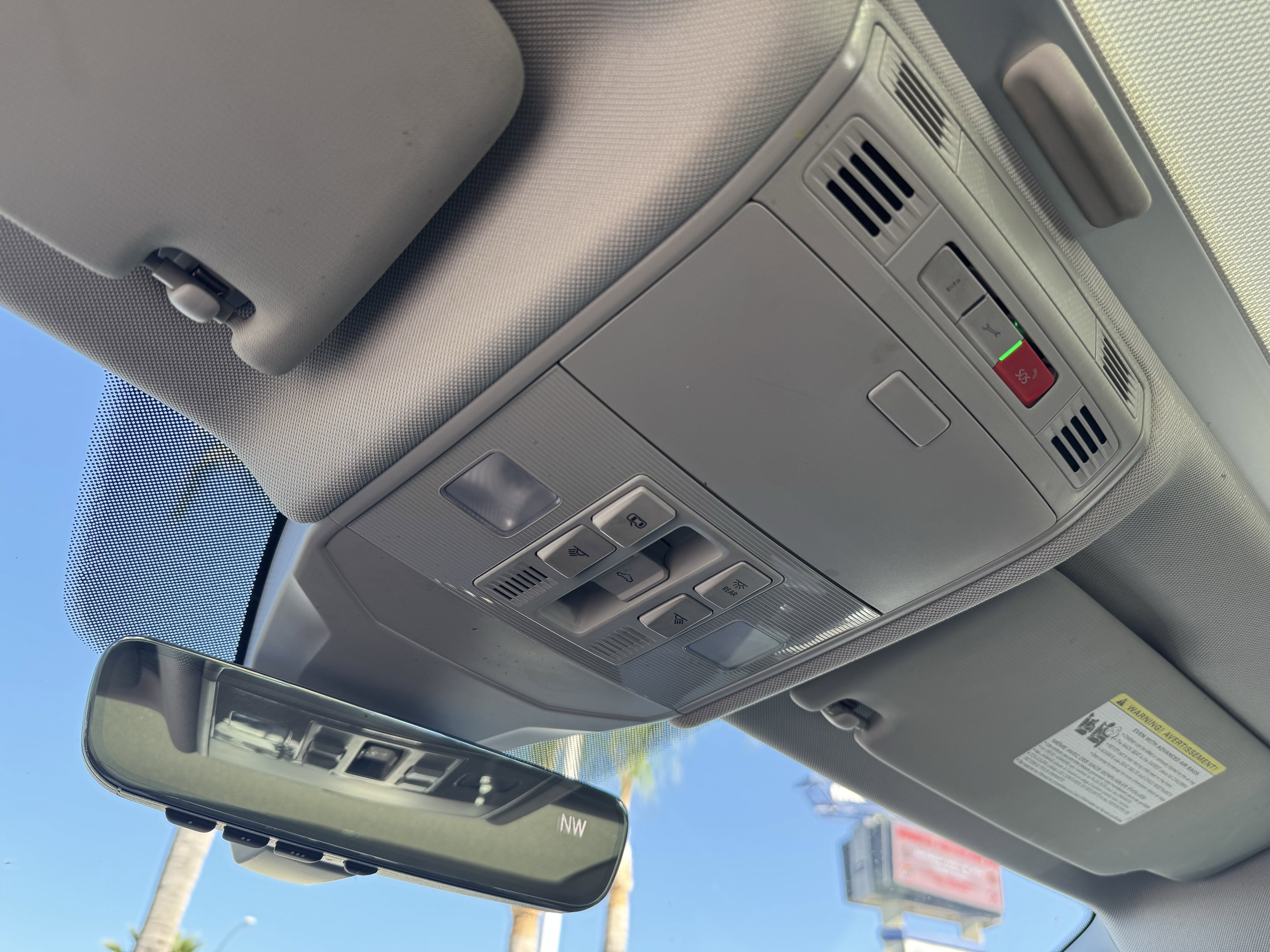 Used 2022 Volkswagen Jetta SE w/ Panoramic Sunroof Package image 30