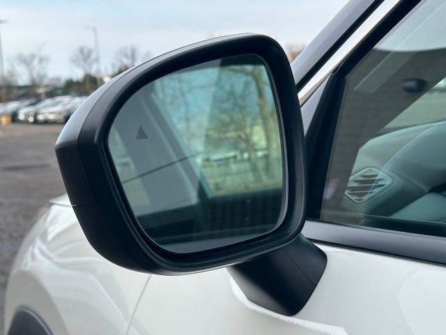 Used 2021 Nissan Rogue S AWD/4WD image 12