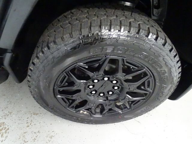 Used 2025 GMC Hummer EV 2X w/ LPO, Sport Package image 29