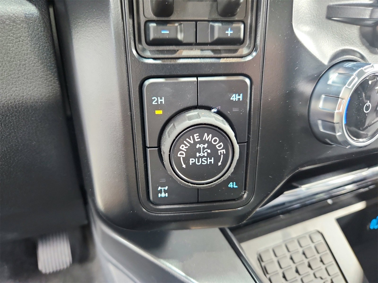 New 2026 Ford F250 Lariat image 29