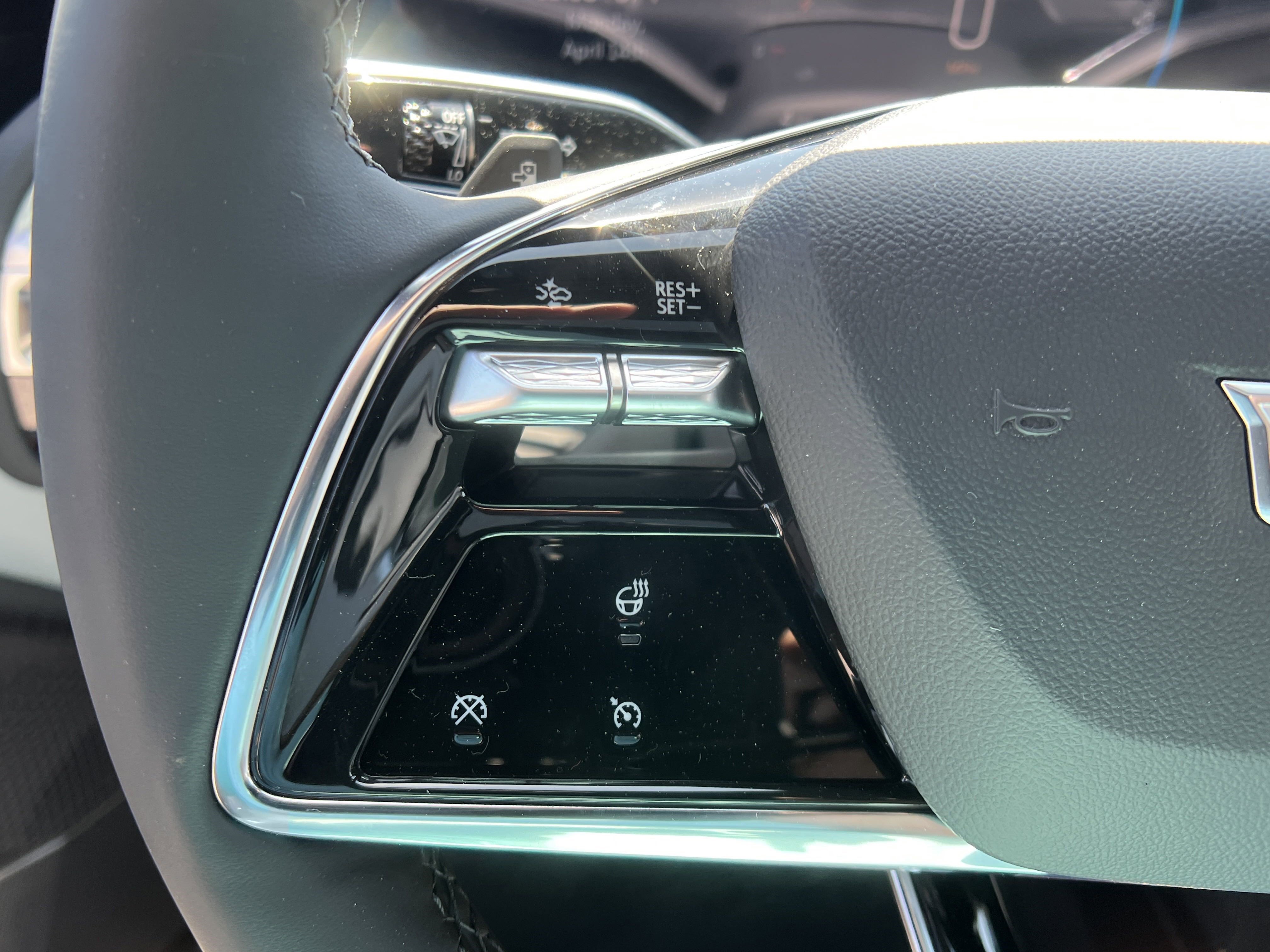 New 2025 Cadillac Lyriq Luxury image 32