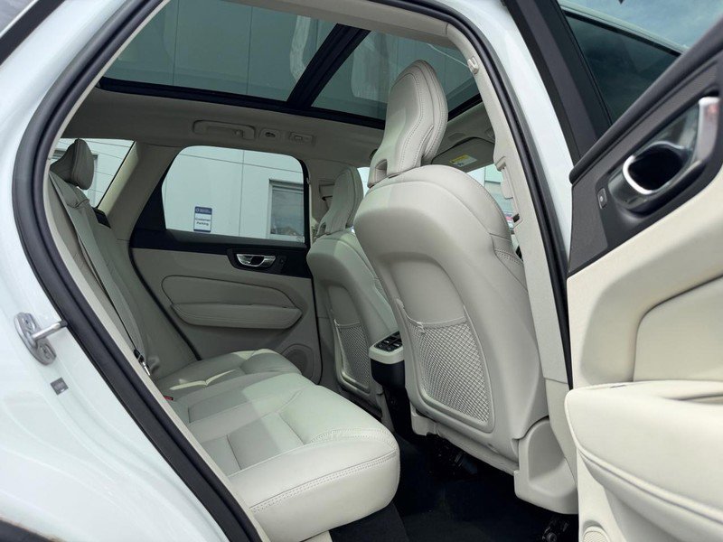 Certified 2023 Volvo XC60 B5 Ultimate AWD/4WD image 11