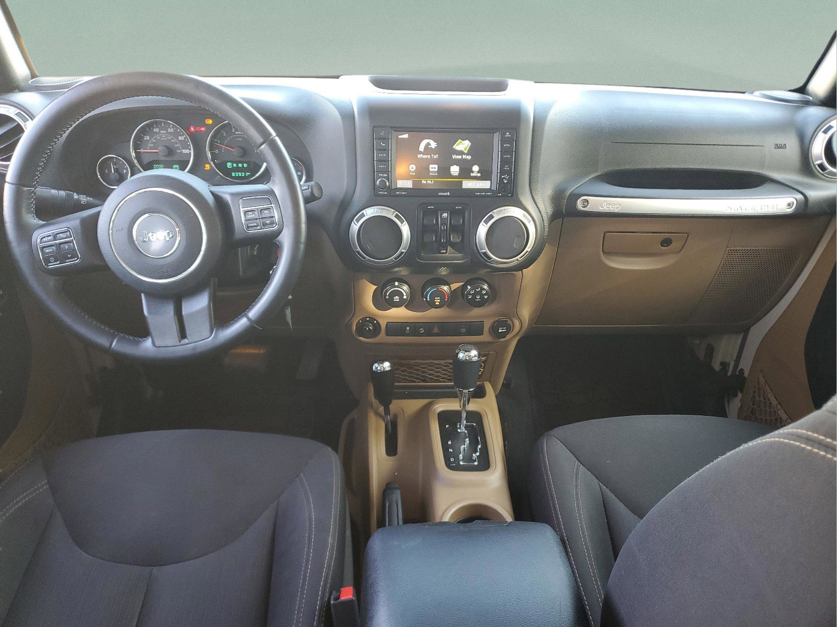 Used 2016 Jeep Wrangler Unlimited Sahara w/ Connectivity Group AWD/4WD image 9