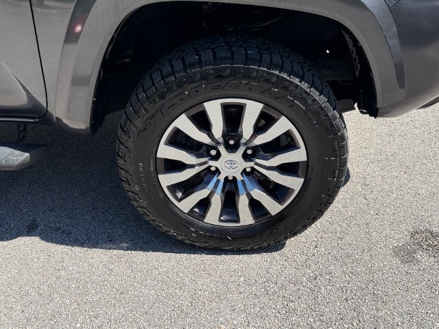 Used 2022 Toyota Tacoma Limited AWD/4WD image 10