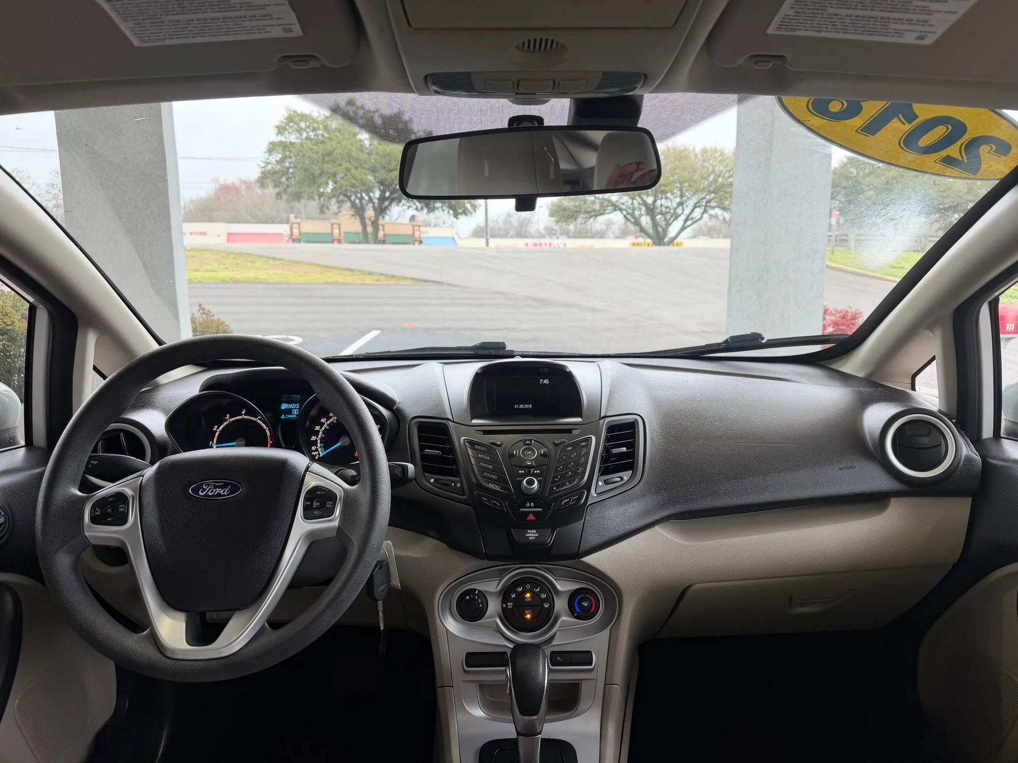 Used 2018 Ford Fiesta SE image 9