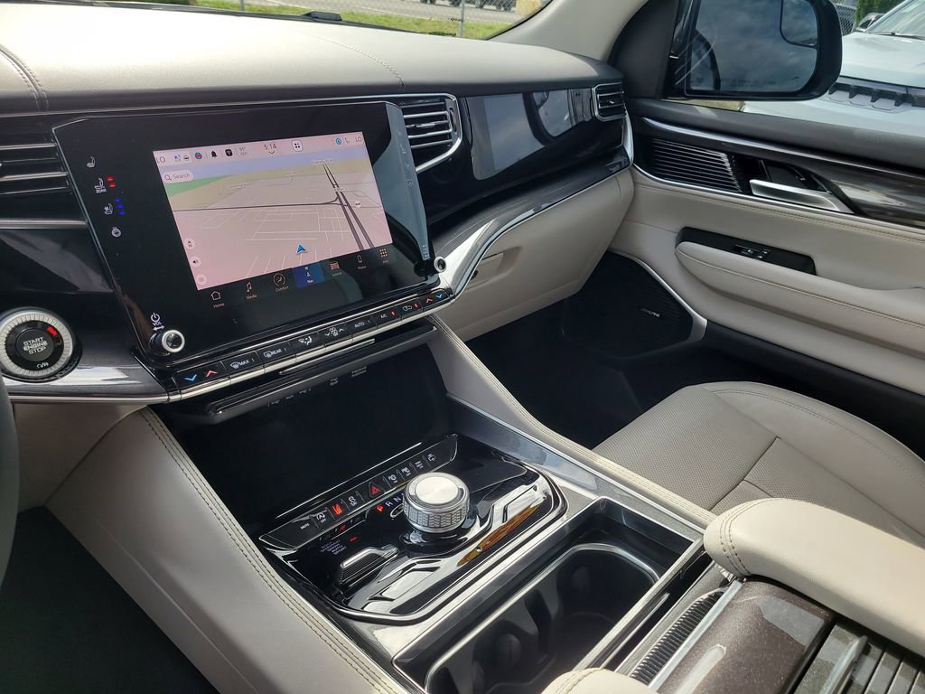 Used 2023 Jeep Wagoneer L 4WD w/ Premium Group I image 26