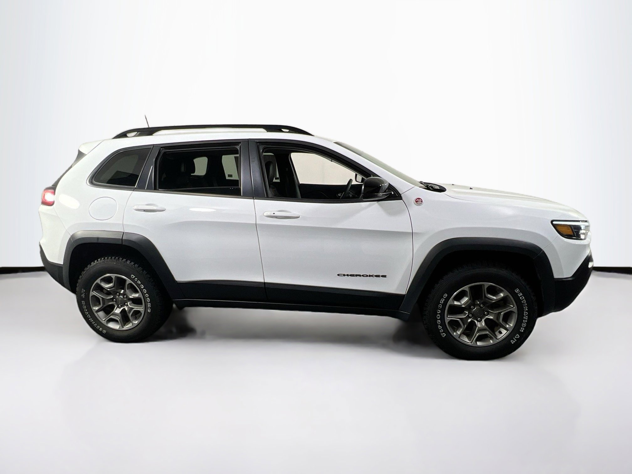 Used 2022 Jeep Cherokee Trailhawk w/ Comfort/Convenience Group AWD/4WD image 4