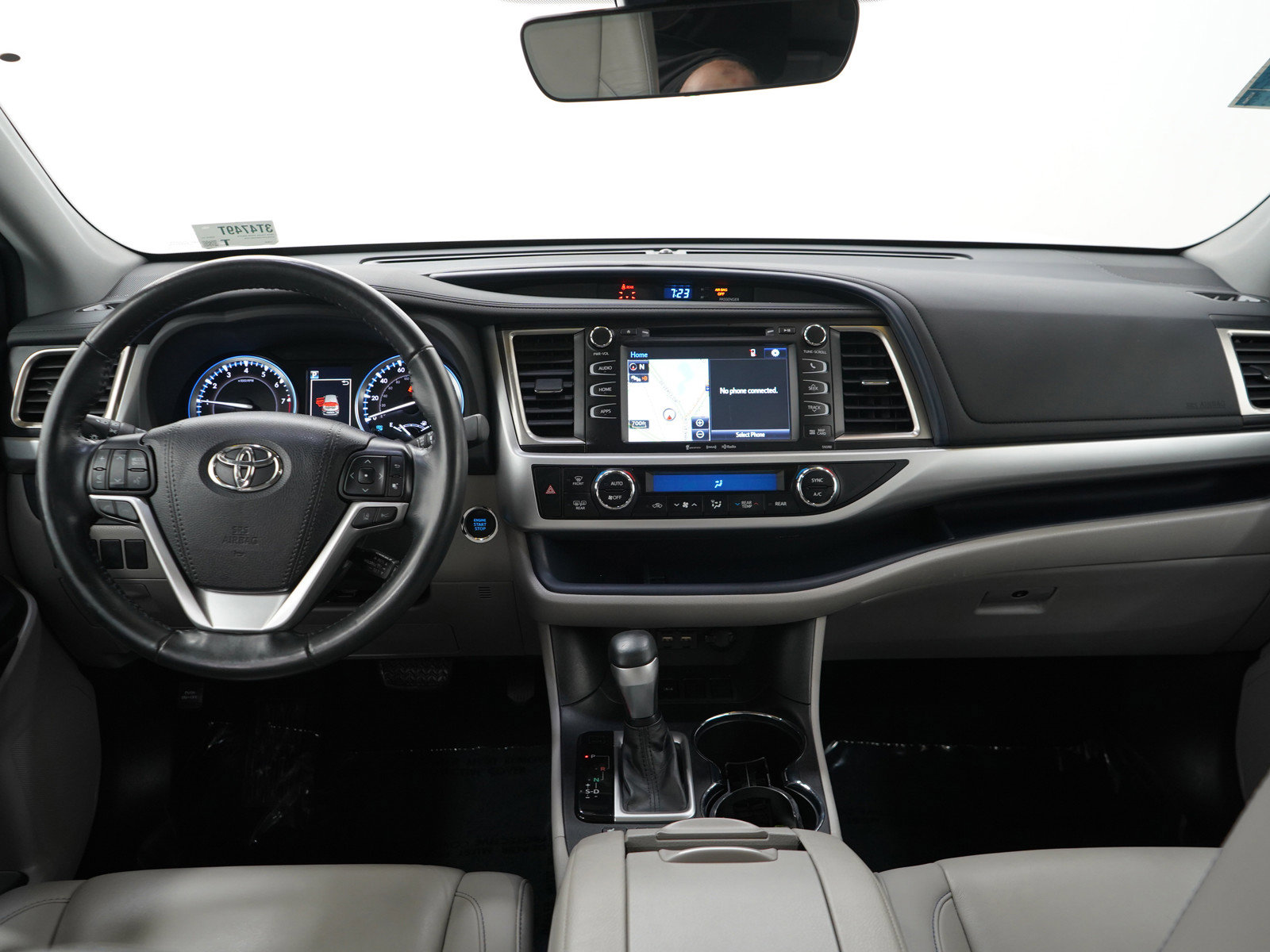 Used 2019 Toyota Highlander XLE FWD image 14