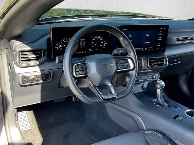 Used 2025 Ford Mustang Coupe RWD image 13