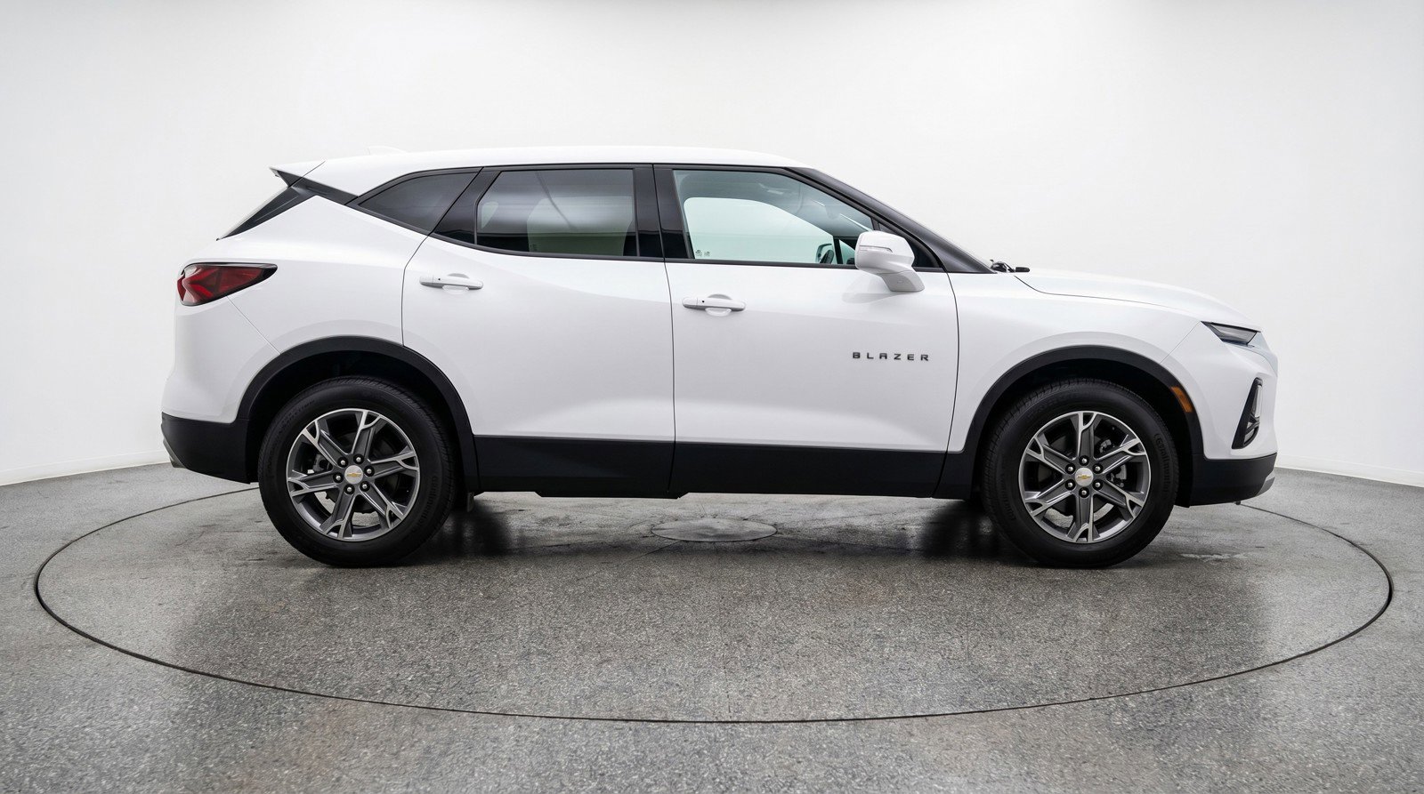 Used 2025 Chevrolet Blazer LT FWD image 11
