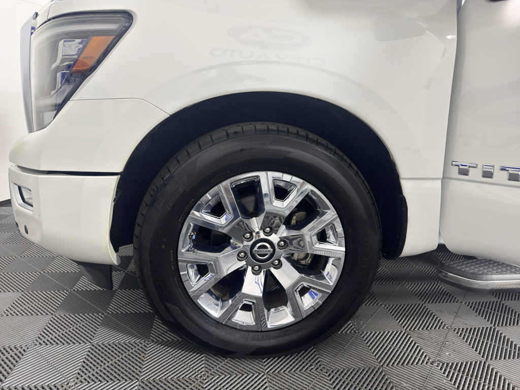 Used 2020 Nissan Titan SL w/ Moonroof Package RWD image 11