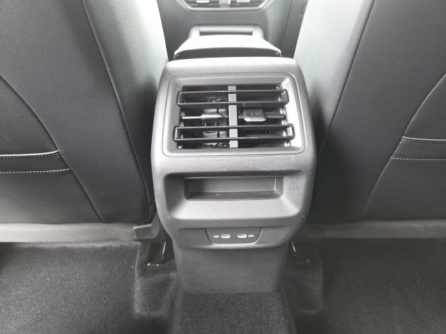 Used 2025 Volkswagen Tiguan SE AWD/4WD image 21