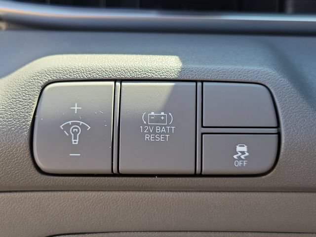 Certified 2025 Hyundai Elantra SEL FWD image 19