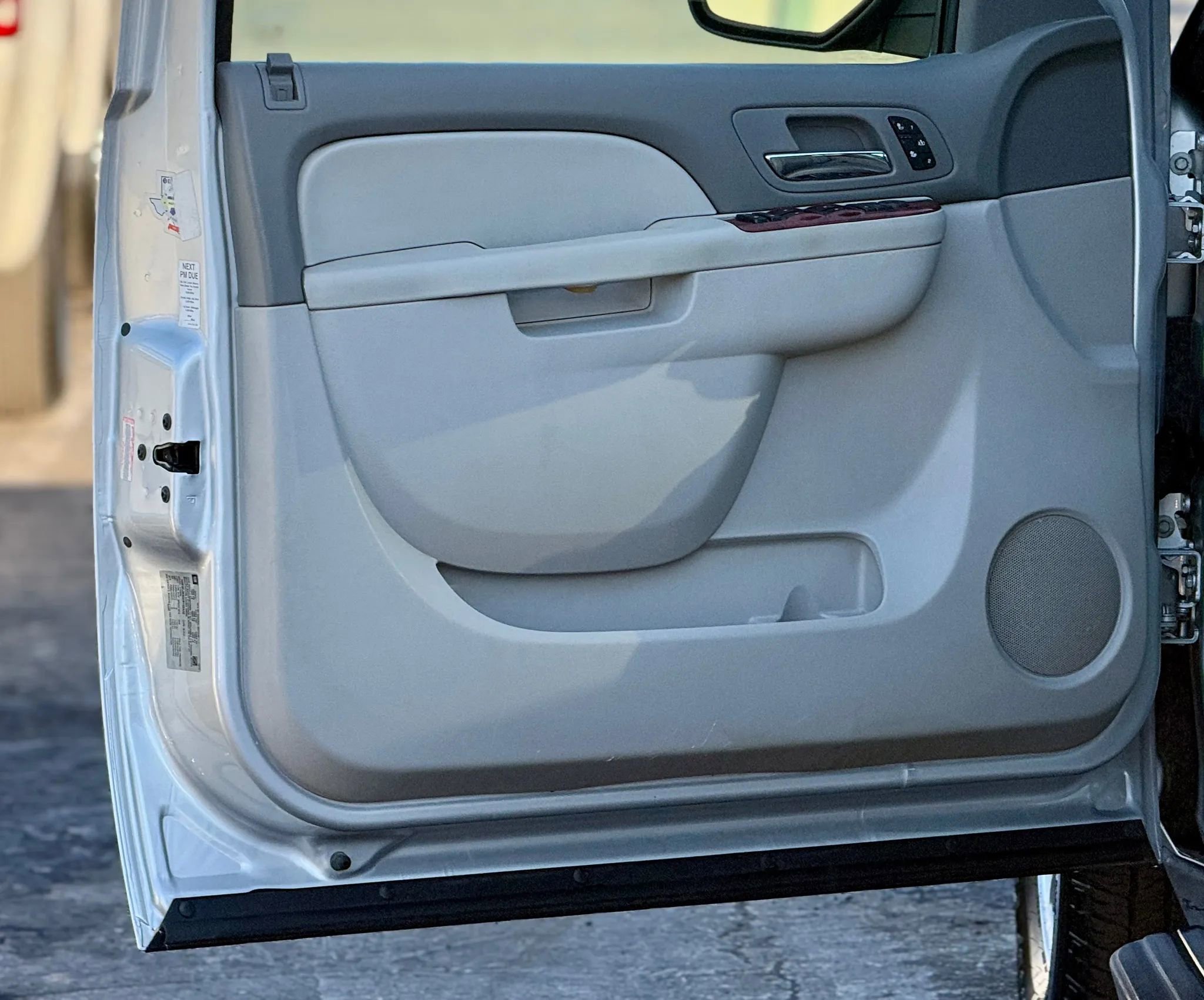 Used 2014 Chevrolet Suburban LT w/ Luxury Package image 11