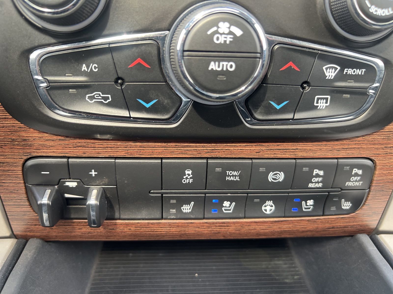 Used 2018 RAM 3500 Laramie image 22