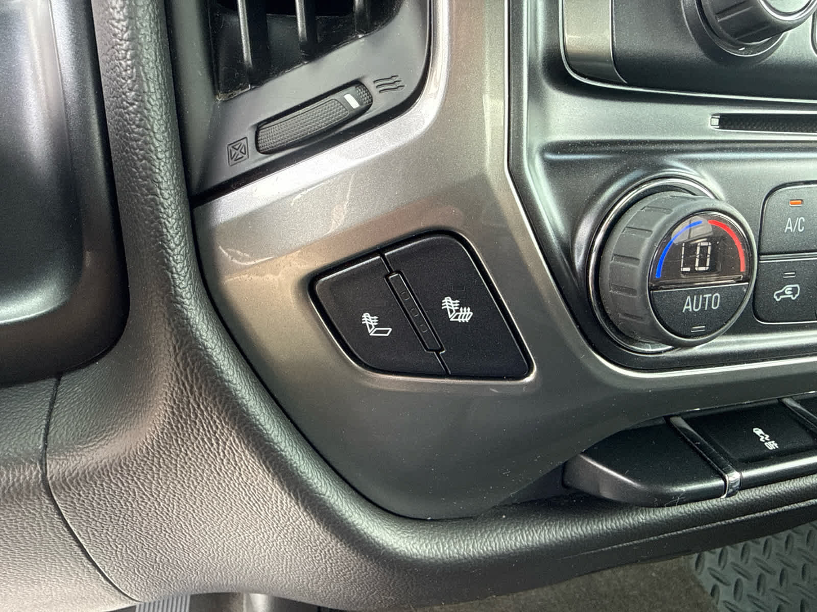Used 2015 Chevrolet Silverado 1500 LT w/ All Star Edition AWD/4WD image 21