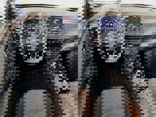 Certified 2023 Nissan Rogue SV image 17