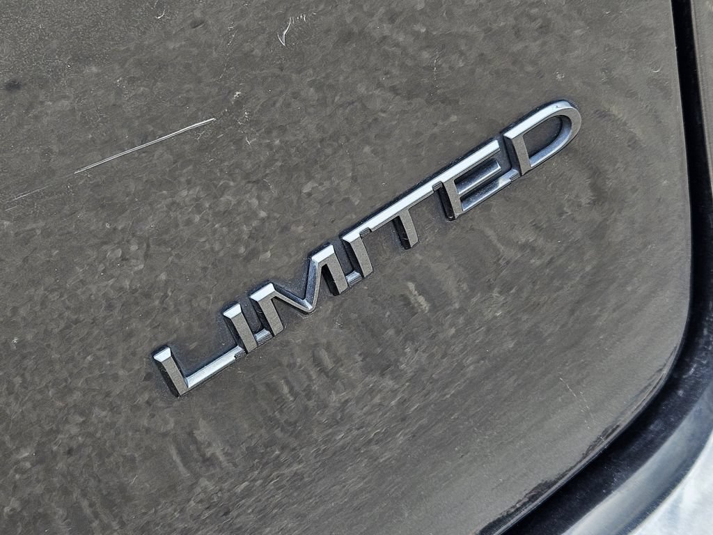 Used 2020 Chrysler Pacifica Limited FWD image 8