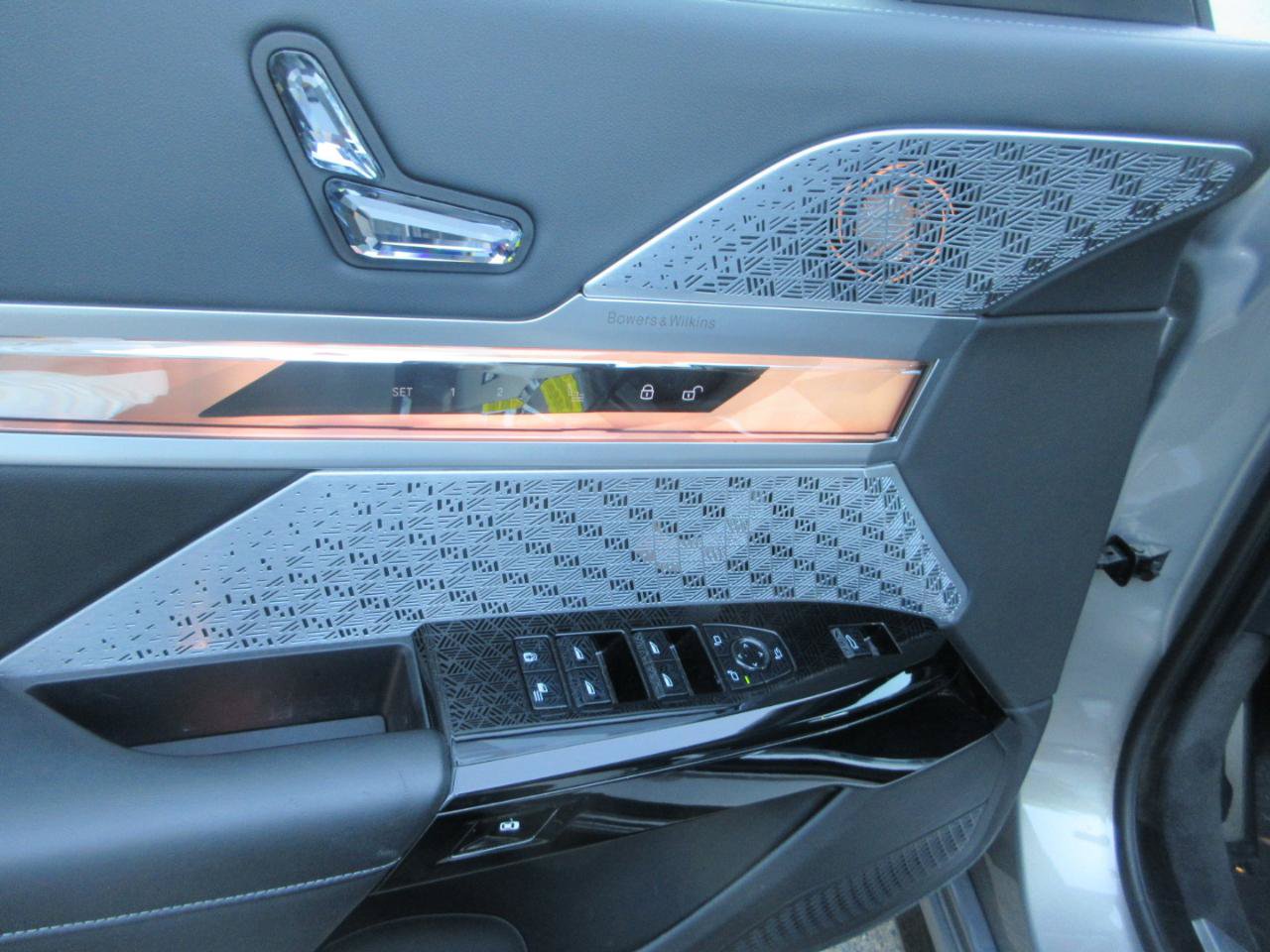 Used 2023 BMW 760i xDrive AWD/4WD image 8